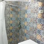 Linda * تيرانا