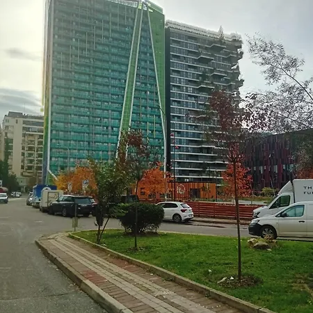 Linda *