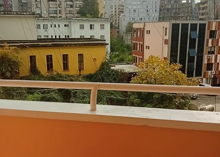 Linda * Tirana
